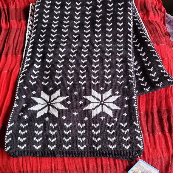 Brand New! Winter Scarf, Hat, Glove Set - Picture 5 of 7